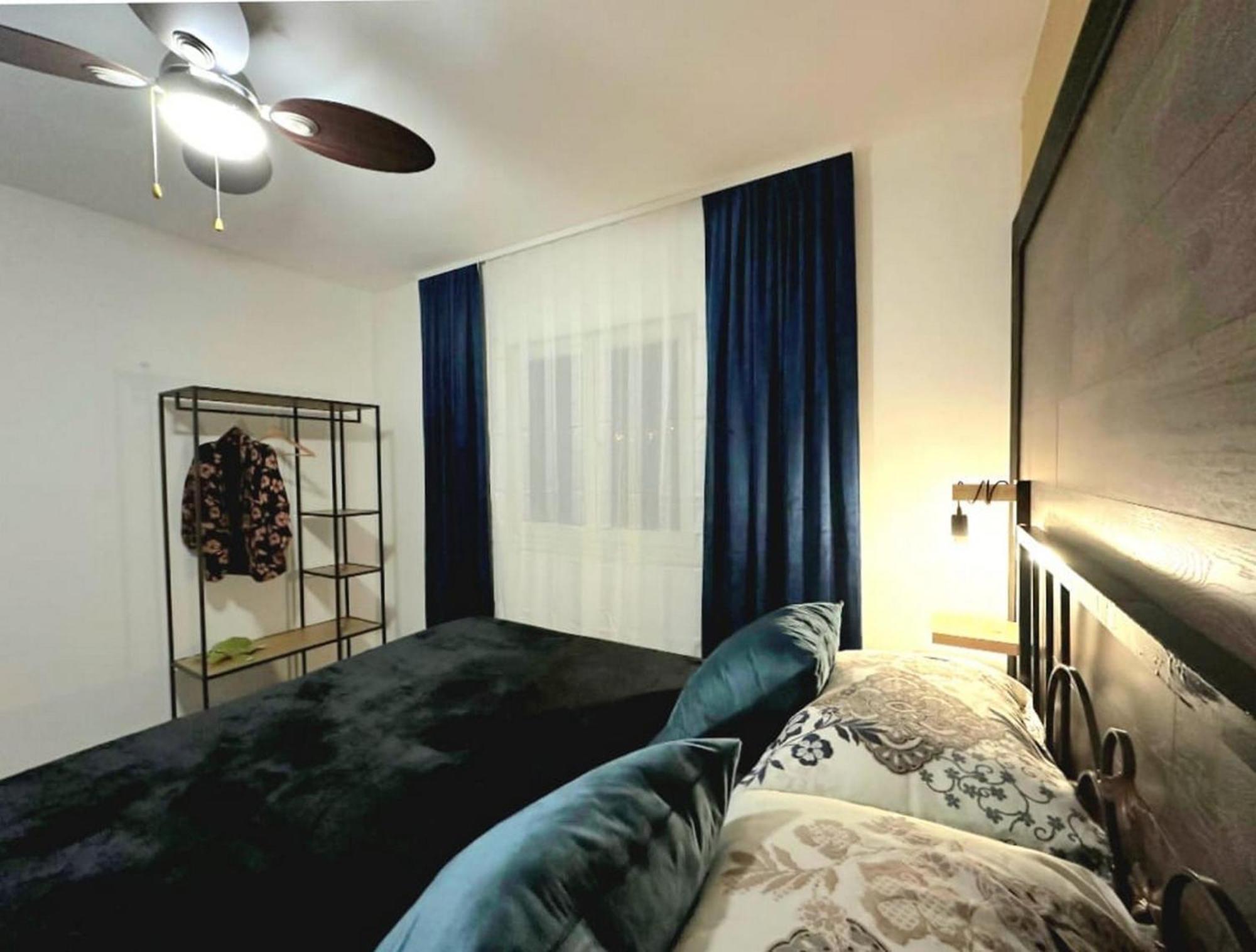 Kaštela Holiday Home Chester With Heated Pool מראה חיצוני תמונה