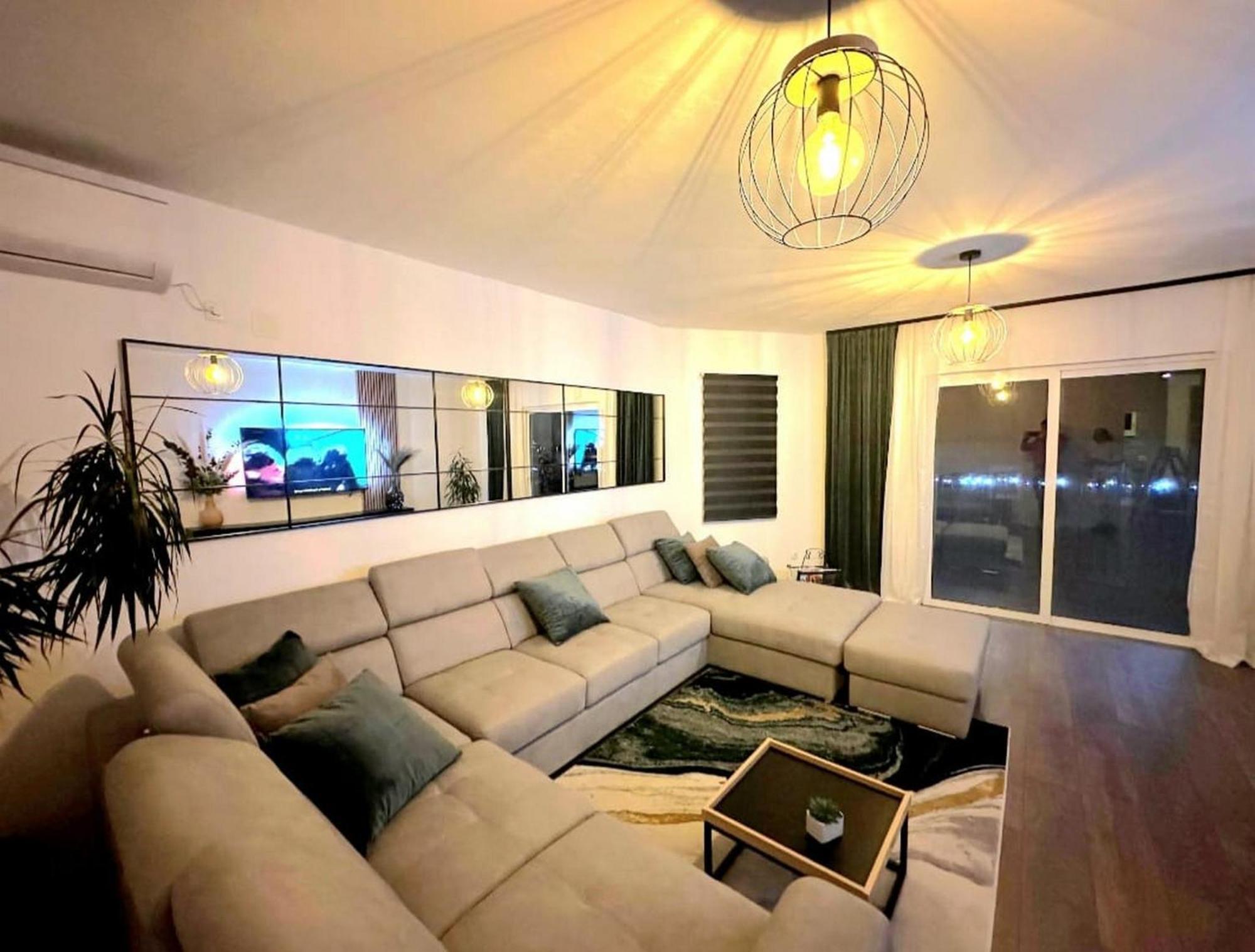 Kaštela Holiday Home Chester With Heated Pool מראה חיצוני תמונה