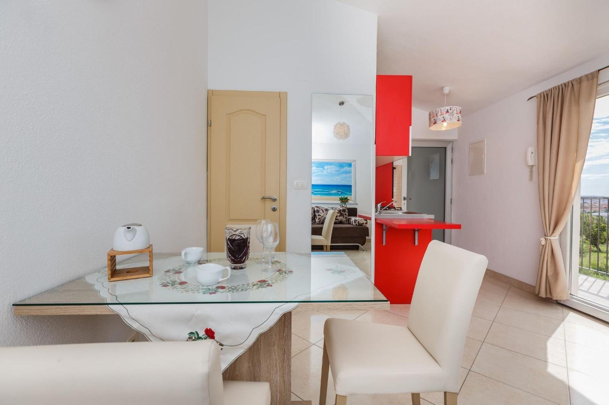 Kaštela Holiday Home Chester With Heated Pool חדר תמונה