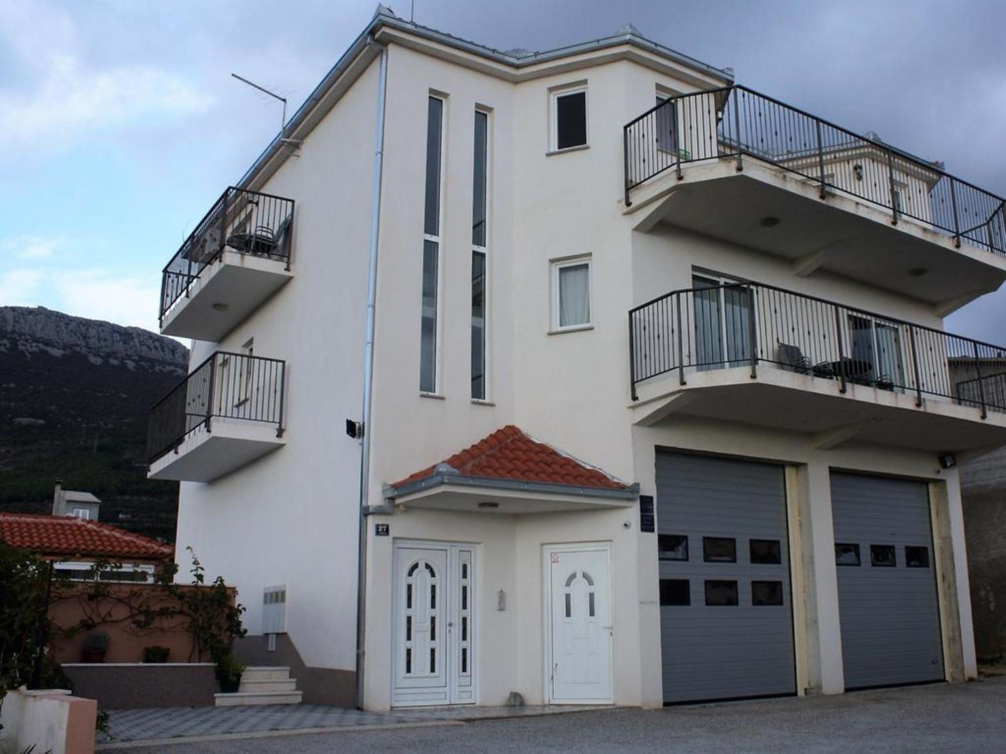Kaštela Holiday Home Chester With Heated Pool חדר תמונה