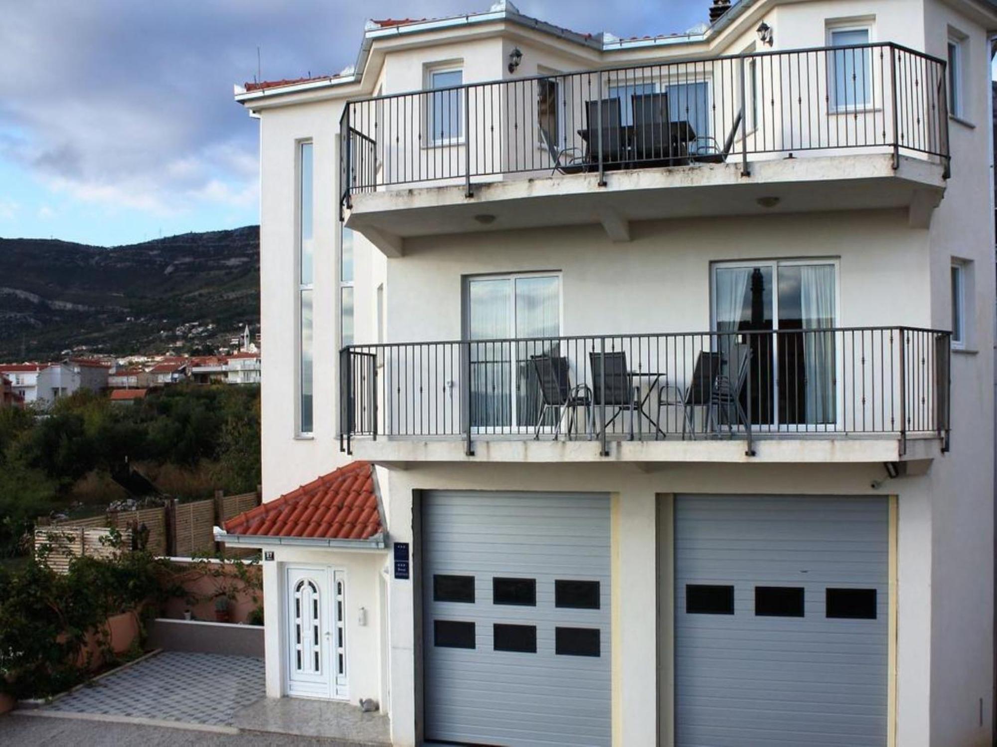 Kaštela Holiday Home Chester With Heated Pool חדר תמונה