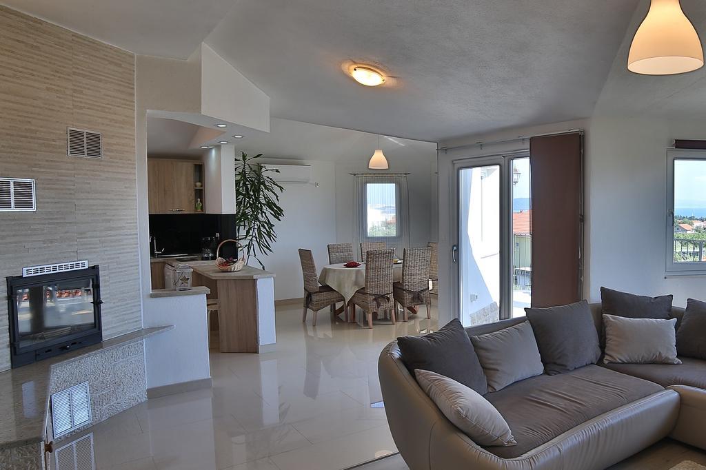 Kaštela Holiday Home Chester With Heated Pool מראה חיצוני תמונה