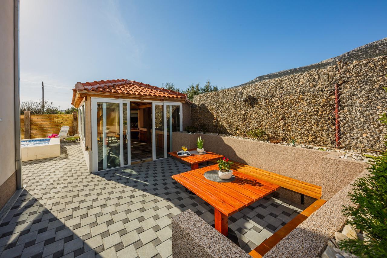 Kaštela Holiday Home Chester With Heated Pool מראה חיצוני תמונה