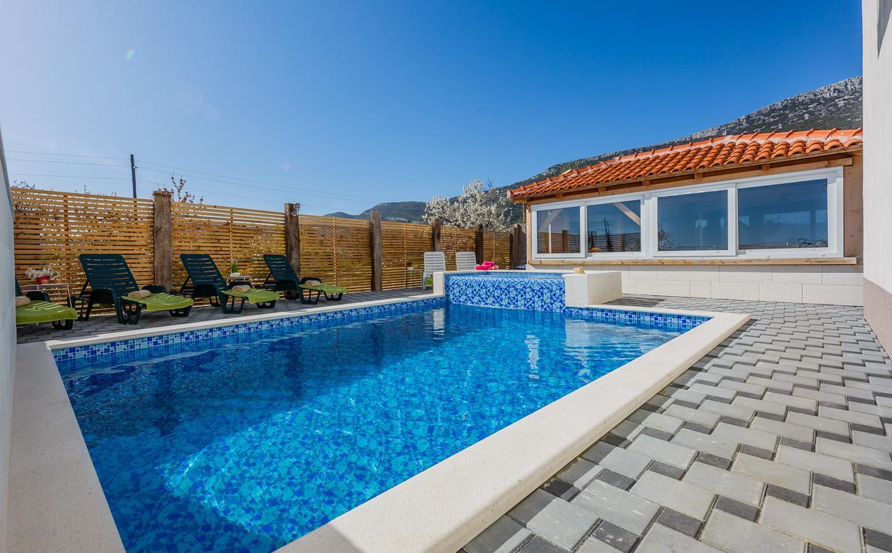 Kaštela Holiday Home Chester With Heated Pool מראה חיצוני תמונה