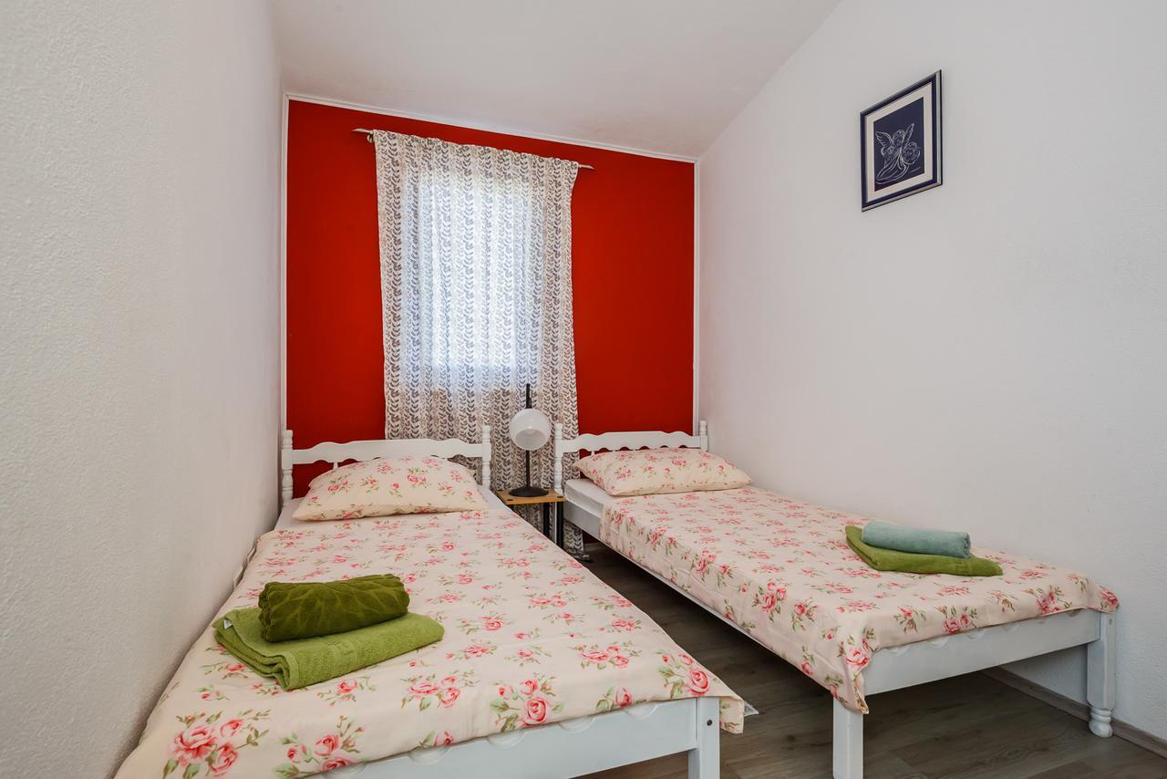 Kaštela Holiday Home Chester With Heated Pool מראה חיצוני תמונה