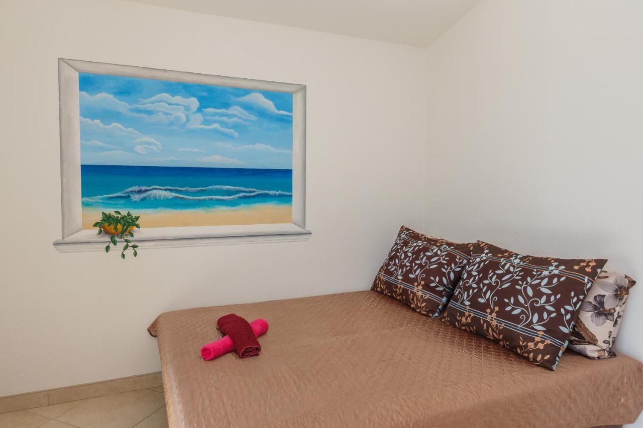 Kaštela Holiday Home Chester With Heated Pool חדר תמונה
